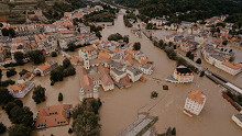 Átszakadt a gát Lengyelországban, víz alá került egy város