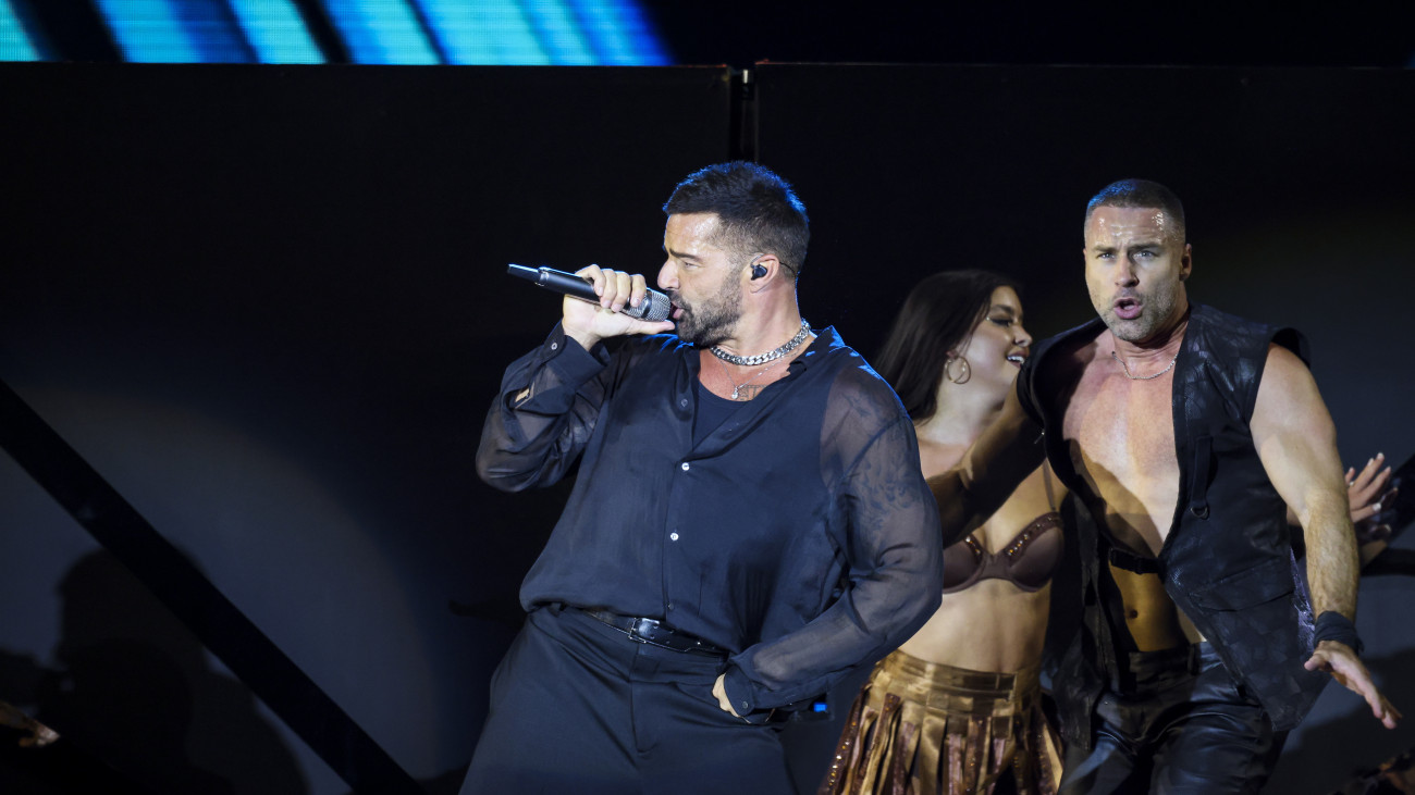 Ricky Martin a Szerencsejáték Zrt. hatodik alkalommal megrendezett ingyenes Szuperkoncertjén a Hősök terén 2024. szeptember 21-én.