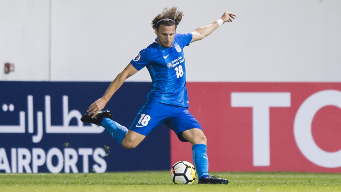 Új sportágat választott, abban is profiként versenyez Diego Forlán