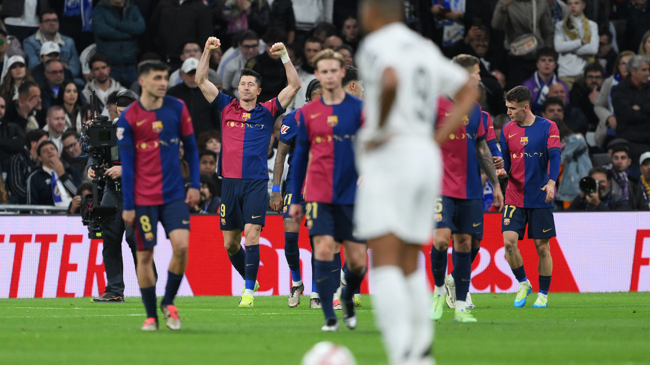 MADRID, SPAIN - OCTOBER 26: Robert Lewandowski of FC Barcelona celebrates scoring his teams first goal during the LaLiga match between Real Madrid CF and FC Barcelona at Estadio Santiago Bernabeu on October 26, 2024 in Madrid, Spain. (Photo by David Ramos/Getty Images)