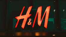 Bezárást és elbocsátásokat jelentett be a H&M