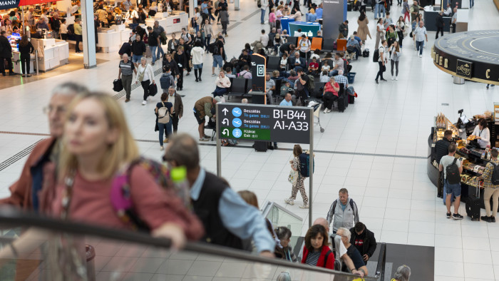Szigorít az EU a repülőtereken