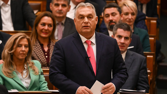 Orbán Viktor kemény válaszokat adott az azonnali kérdésekre