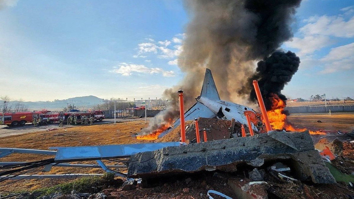 Jeju Air Boeing 737-800 típusú gépének roncsai