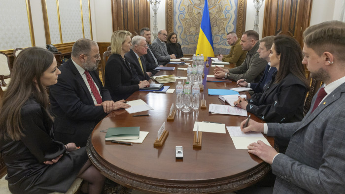 Kijevben tárgyalt az amerikai elnök különmegbízottja