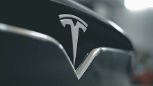 Jön az utolsó, még ember által vezethető Tesla