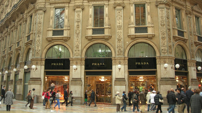 Elképesztő összeget fizet a Prada egy másik olasz luxusmárkáért