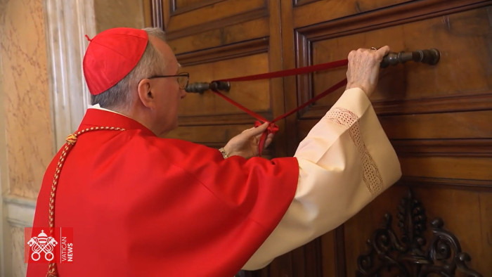 Lepecsételték és lezárták Ferenc pápa lakosztályát – videó