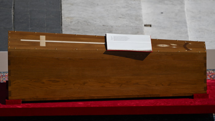 Végső búcsút vett Ferenc pápától a világ