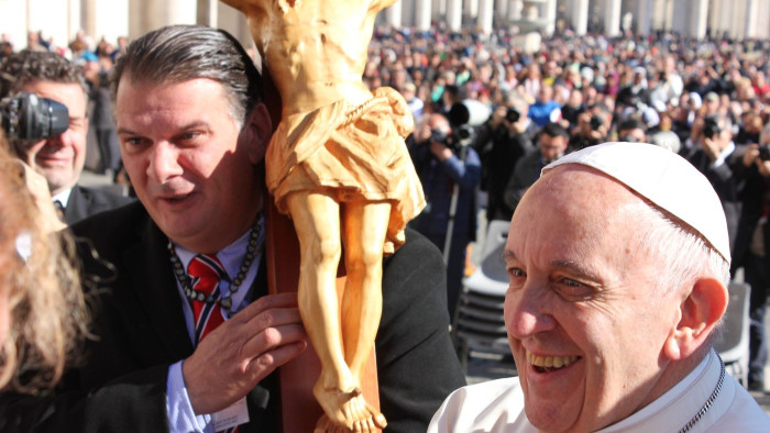 A zalaegerszegi cigány közösség is felkereste Ferenc pápa sírját