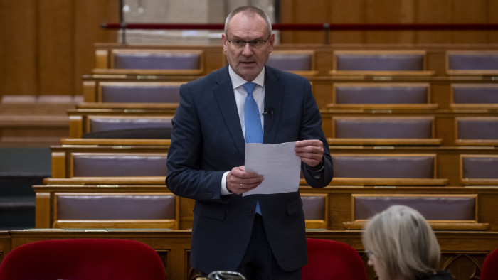 Vonzóbbá tennék a doktori képzést – a felsőoktatásról vitáztak a képviselők