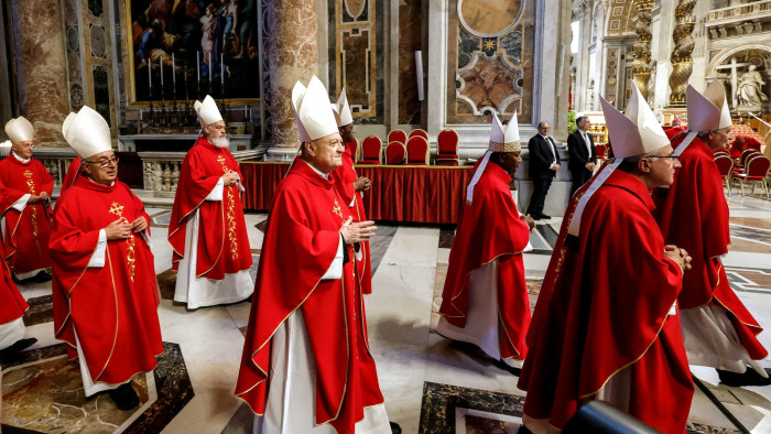 Utoljára ülnek össze a bíborosok, aztán a mobilszolgáltatás is megszűnik