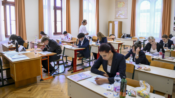 Elkezdődött a töriérettségi – íme, a feladatok