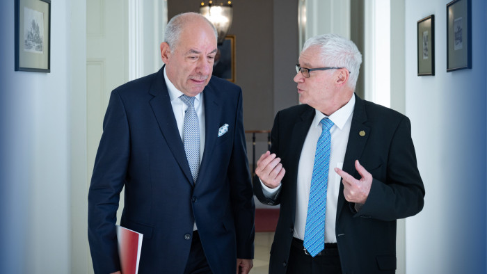 Polt Péter a Várban járt, átadta a lemondását