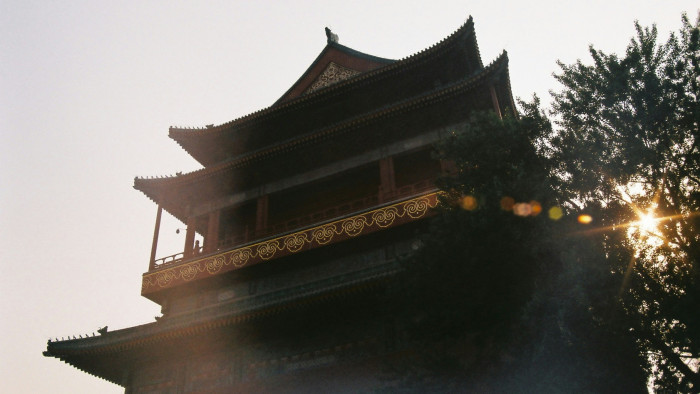 Leomlott egy 650 éves műemlék épület teteje Kínában – videó