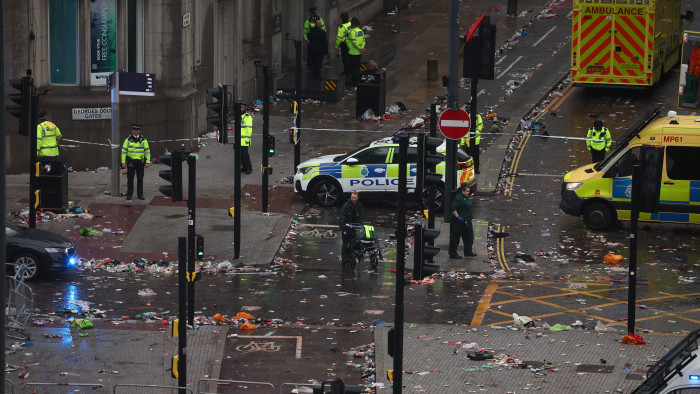 Borzalom a Liverpool ünneplésén: négy gyerek is van a 27 kórházba vitt sérült között