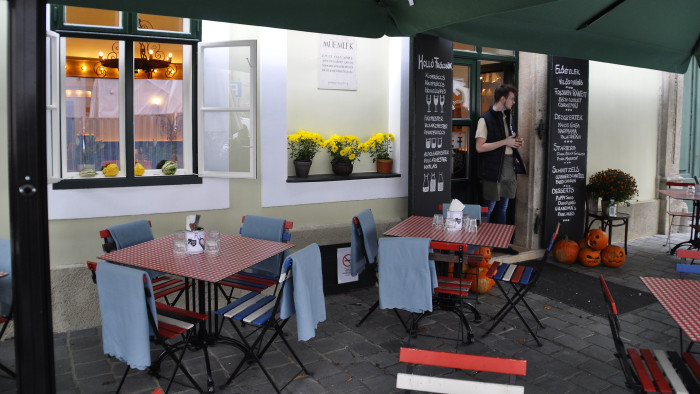 Újabb kihívás a Balatonnál, kicsordul a könnye a vendéglátósoknak