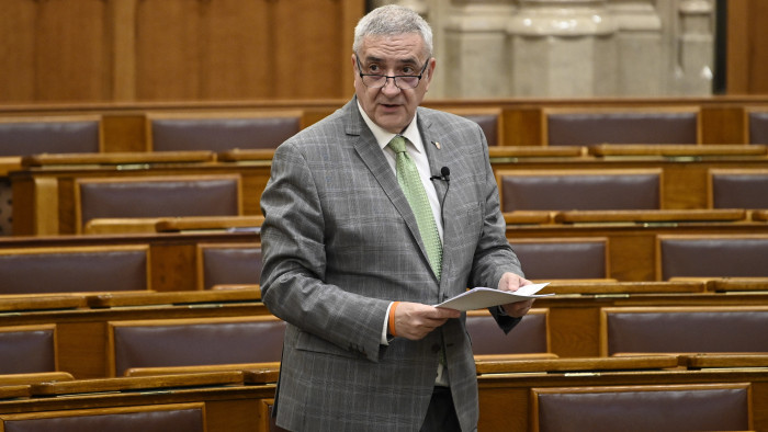 Az idén felajánlott adó 1 százalékos támogatások elvonásáról is tárgyalt az igazságügyi bizottság