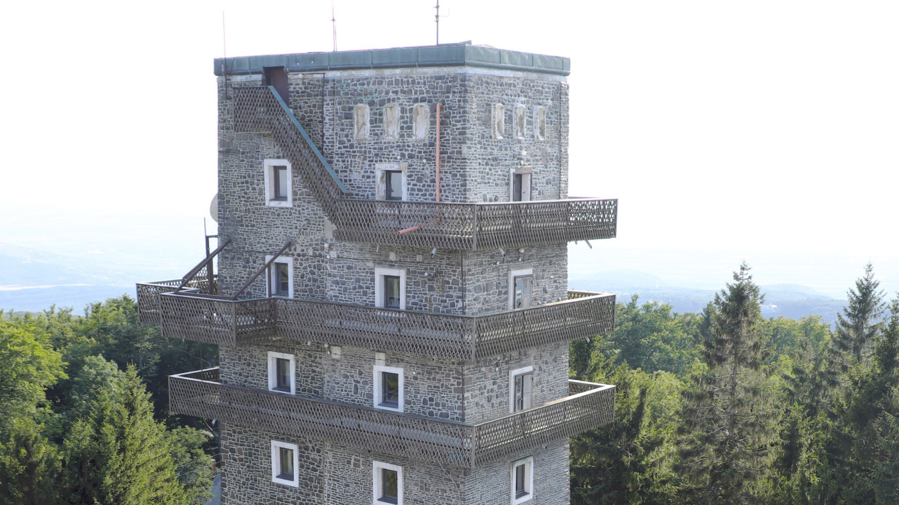 A régi Kékesi adótorony épülete amely 1981- ig működött. Ma csúcshotelként a vendéglátást szolgálja. MTVA/Bizományosi: Nagy Zoltán  *************************** Kedves Felhasználó!