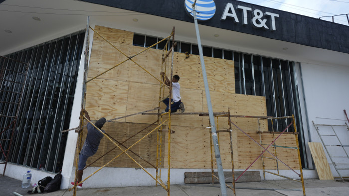 Lecsapott az Erick hurrikán Mexikóra – képek, videó
