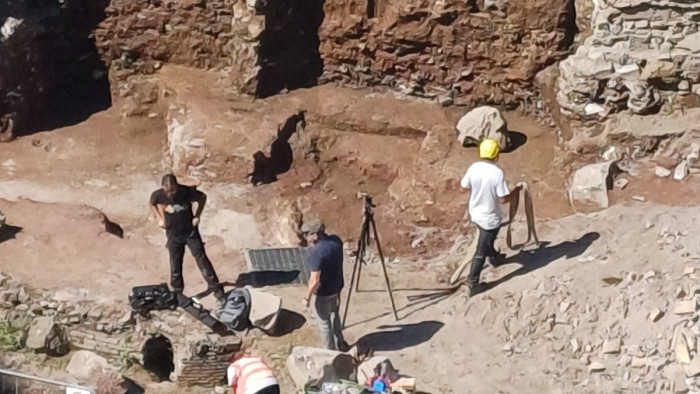 Hatalmas szoborfejbe botlottak Róma alatt