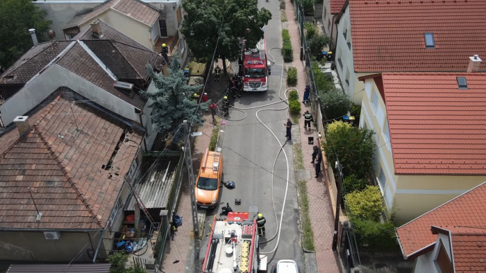 Felcsaptak a lángok Újpesten – életmentő akcióban a rendőrök