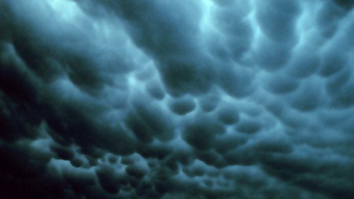 Lecsapott nyugaton a vihar, látványos villámlással, heves széllel – videó, képek