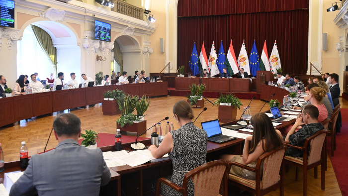 Megosztja a politikusokat a Fővárosi Közgyűlés helyzete