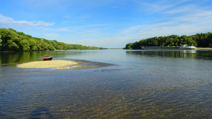 Mit keresett egy nő éjjel a Dunában, senki nem tud semmit