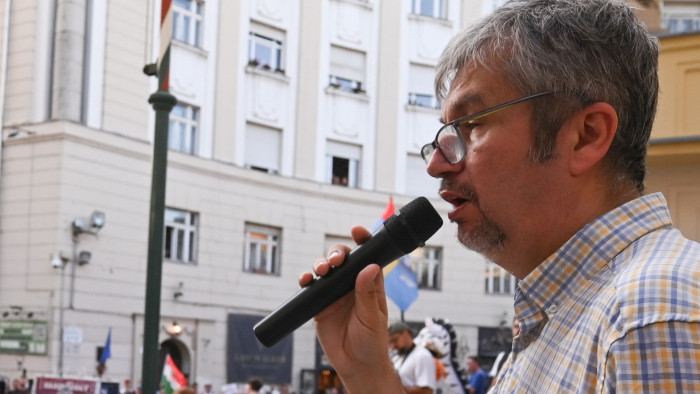 Hadházy Ákos újra demonstrált: a jólét nemcsak a GDP-t jelenti