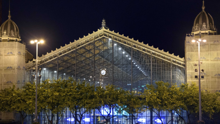 Az éjszaki metrókhoz igazítja járatait a MÁV