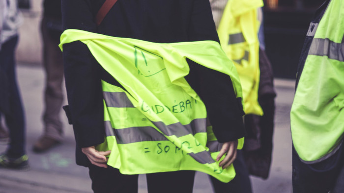 A láthatósági mellény hiánya komoly pénzbírságot is jelenthet