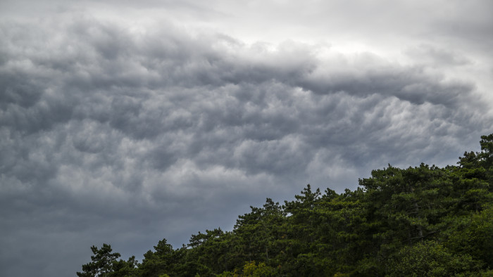 Sötét és meleg lesz a héten, 20 fok is jöhet