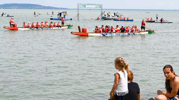 Több mint négyezren evezték át a Balatont