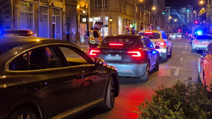Száz egyenruhás és nyomozó szállta meg a belvárost