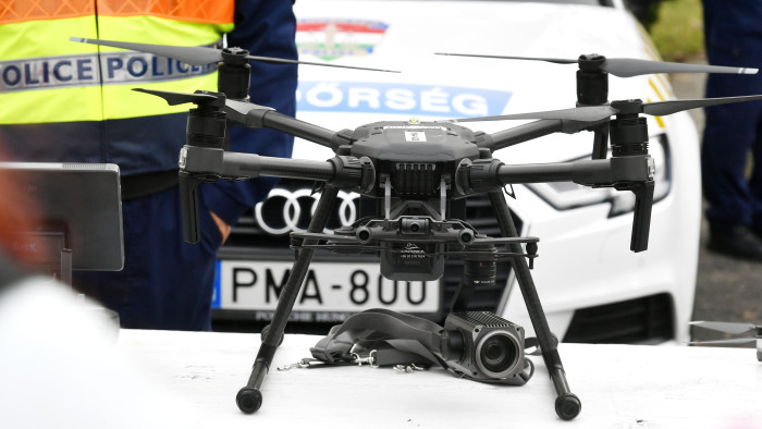 Drónt kellett bevetniük a rendőröknek a Balatonnál