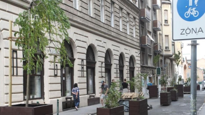 Feltüzelték a tűzoltókat a Tűzoltó utcában