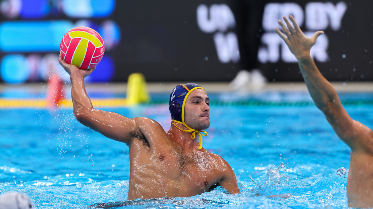 Singapore, Singapore - July 22: Alberto Munarriz of Spain during the water polo semifinal match between Greece and Spain on day 12 of the Singapore 2025 World Aquatics Championships at OCBC Aquatic Centre on July 22, 2025 in Singapore. (Photo by Albert ten Hove/Marcel ter Bals/DeFodi Images/DeFodi via Getty Images)