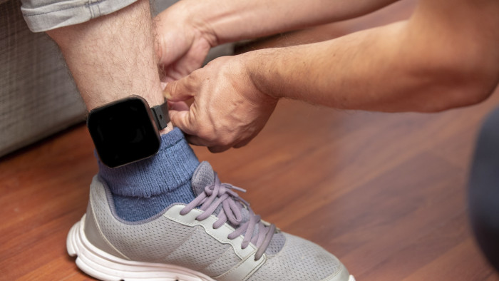 Előrelépés az áldozatvédelemben: januártól figyelheti a rendőrség és a sértett a bántalmazó mozgását