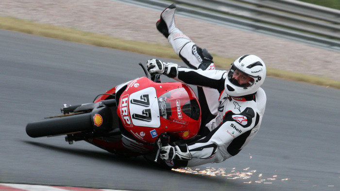 Nagy a baj Michael Schumacherrel: árverezni kell a motorját is