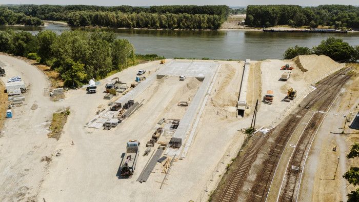 Így épül az ország egyik leghosszabb hídja – képek