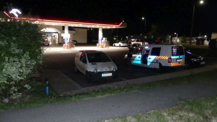 Bénán álcázta magát a sofőr, lecsaptak a rendőrök – képek