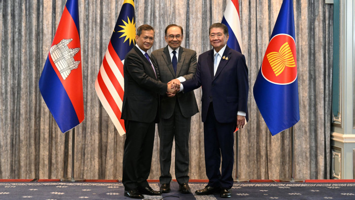 Éjféltől tűzszünet: egy háborúnak sikerült az elejét venni