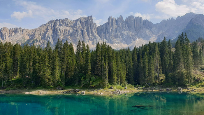 Omladoznak a Dolomitok, evakuálják az embereket Olaszországban