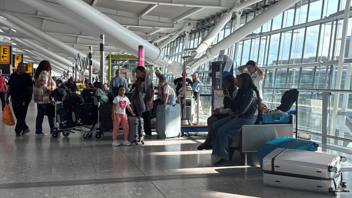 Ezúttal a brit reptereken uralkodott el a káosz