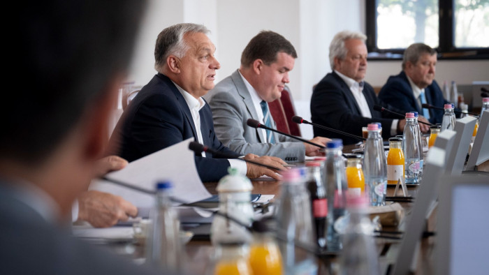 Orbán Viktor bejelentkezett a kormányülésről