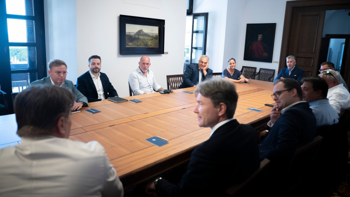 Orbán Viktor: valami készül – képek