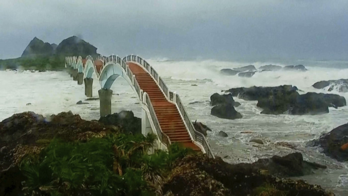Lecsapott Podul Tajvanra – videó