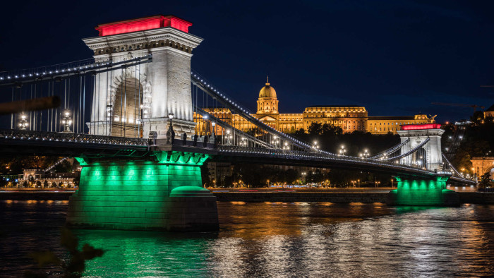 Jelentős korlátozások és terelések jönnek Budapesten, több híd is érintett