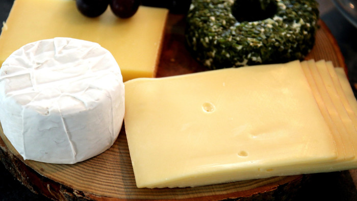 Két ember már meghalt a fertőzött sajtok miatt